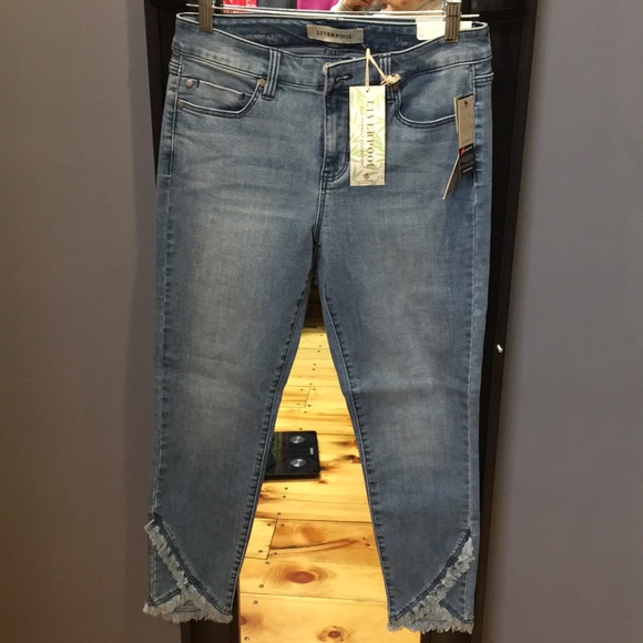 Crop Relaxed Beachy Jeans By Liverpool